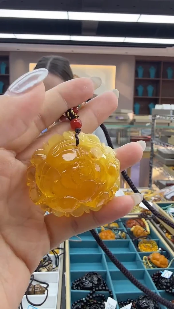 琥珀颈饰未镶嵌212秒拍号 假一罚三