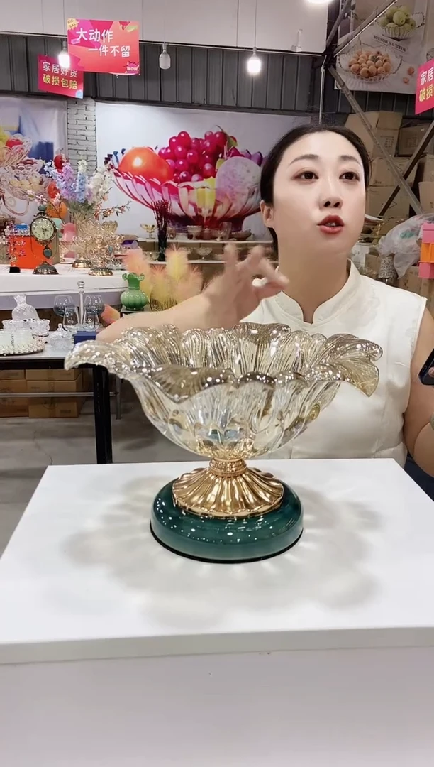 新款陶瓷底座花瓣果盘