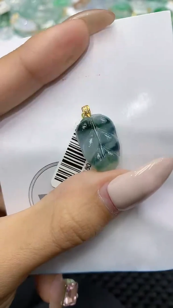 颈饰18K金镶嵌翡翠111111111111