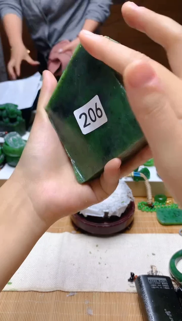 未镶嵌和田玉（碧玉）珠宝半成品1