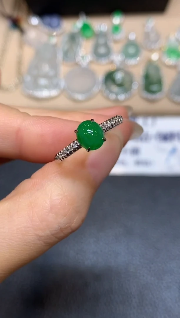 18K金镶嵌戒指翡翠蛋面【无服务费