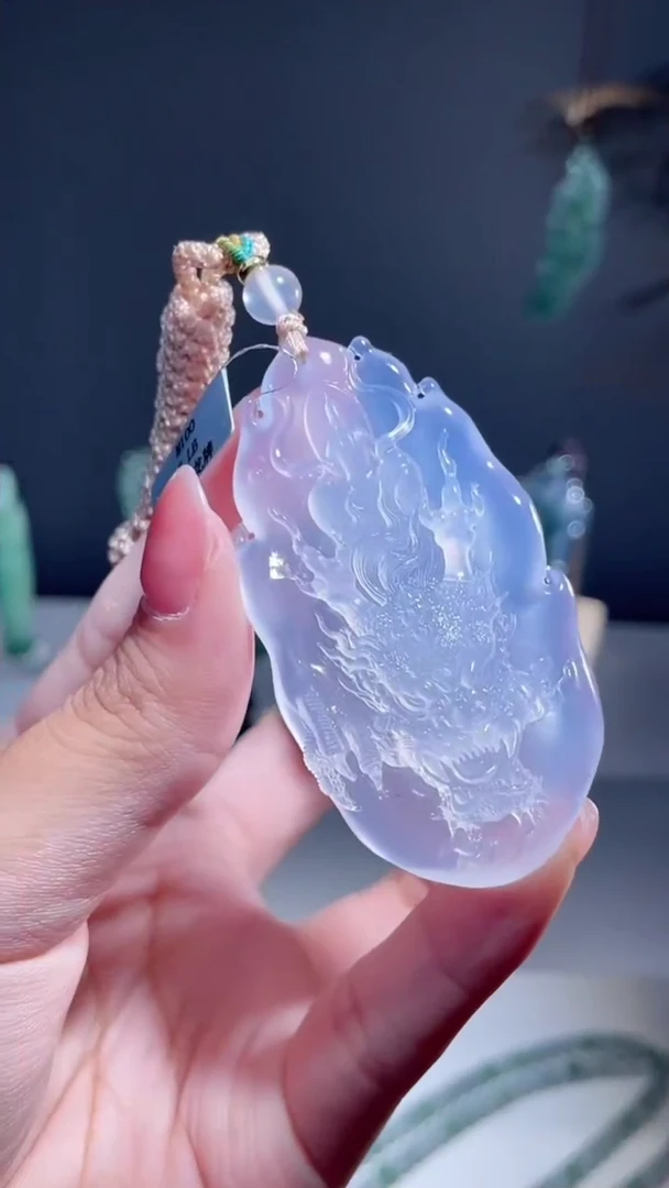 未镶嵌颈饰玛瑙/玉髓龙牌
