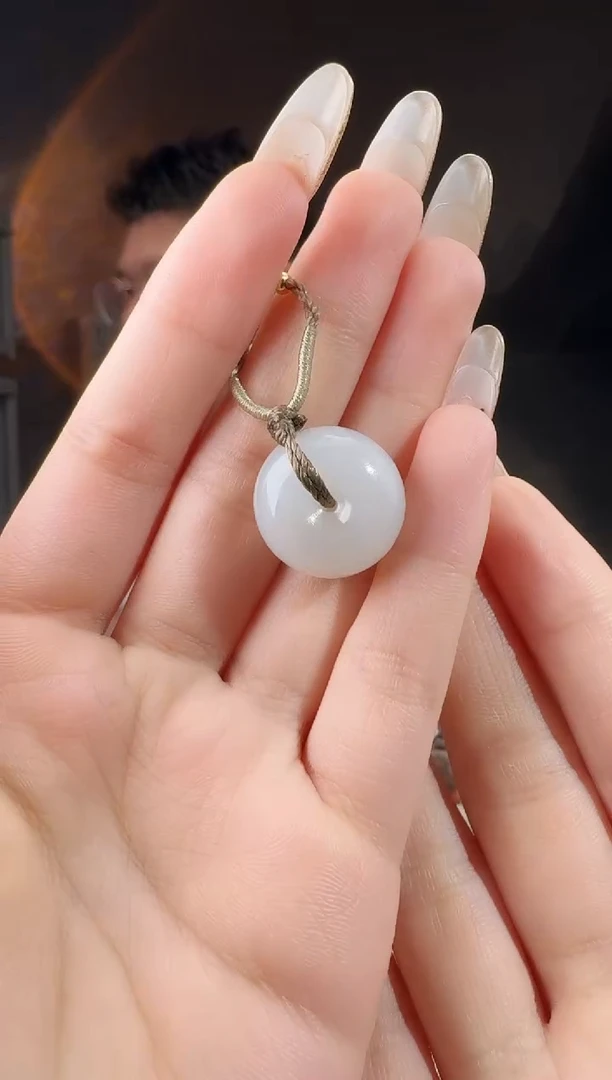 颈饰未镶嵌和田玉扣