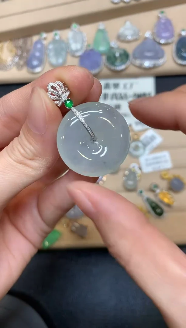 【闪购商品】翡翠颈饰18K金镶嵌平安扣【无服务费