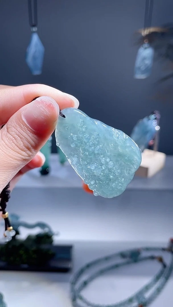 颈饰未镶嵌翡翠花牌