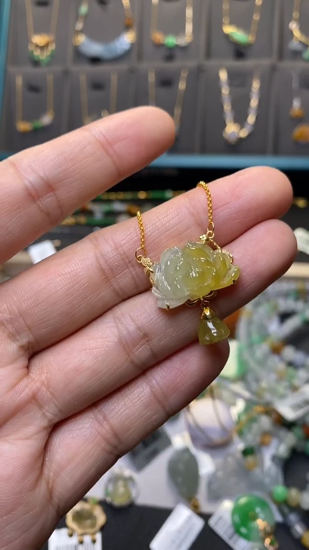 颈饰18K金镶嵌翡翠净货33652