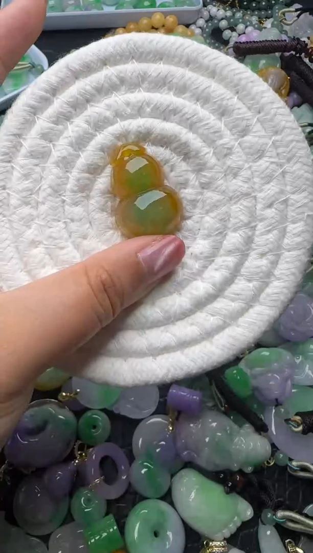 颈饰未镶嵌翡翠天然缅甸翡翠吊坠