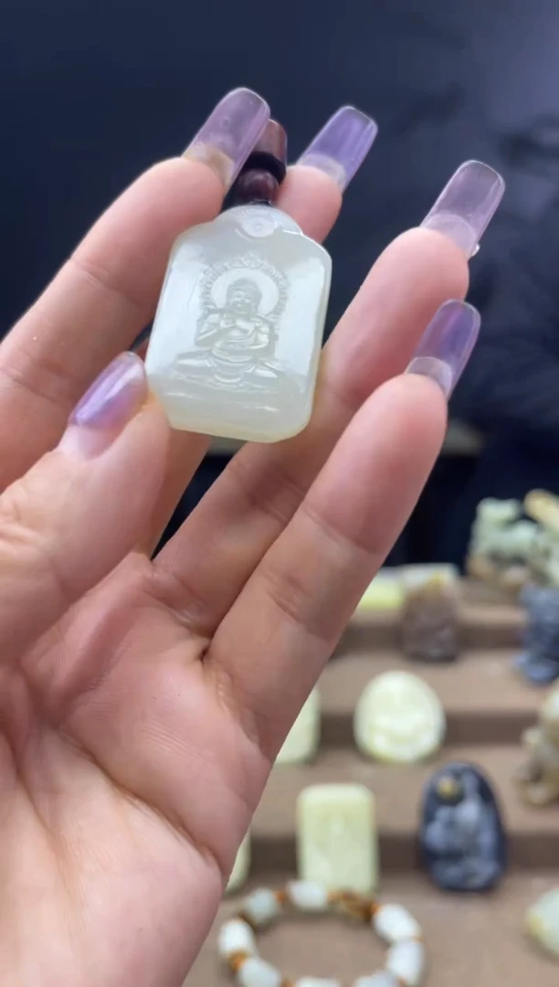颈饰未镶嵌和田玉1