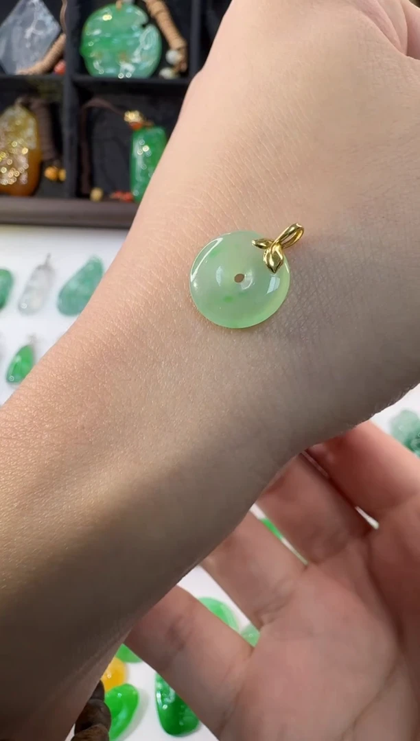 颈饰18K金镶嵌翡翠缅甸A货翡翠