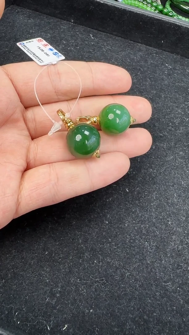 和田玉未镶嵌颈饰单珠