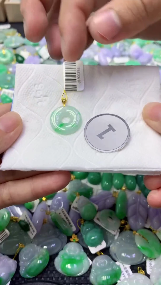 颈饰未镶嵌翡翠天然缅甸翡翠A货