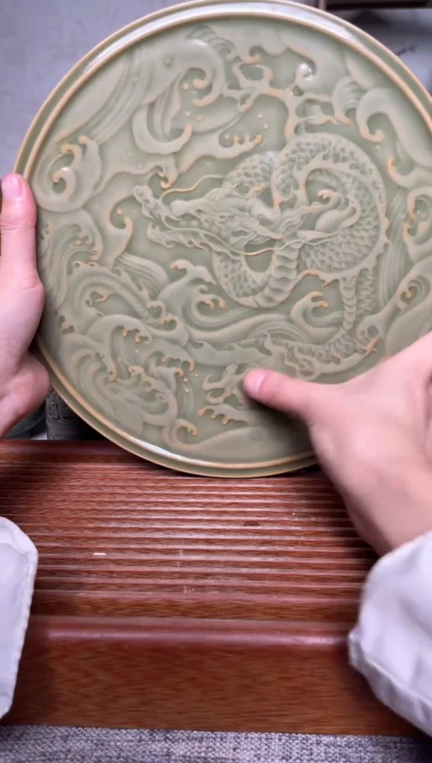 陶瓷橄榄绿龙纹干泡台 微瑕