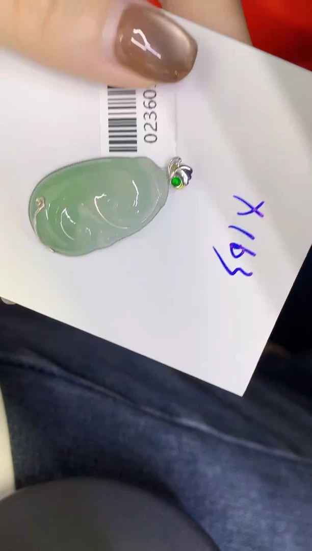 颈饰18K金镶嵌翡翠缅甸天然翡翠A货