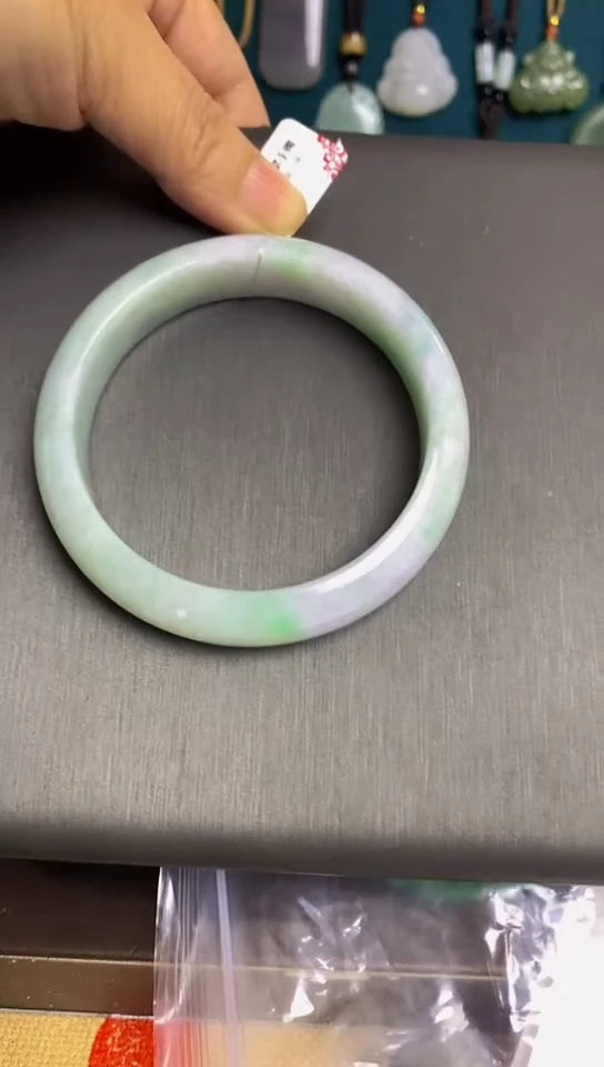 翡翠手镯未镶嵌翡翠手镯