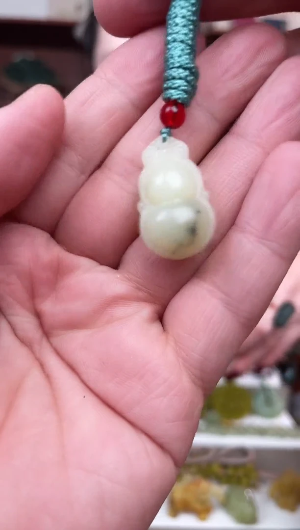 未镶嵌蛇纹石玉颈饰·