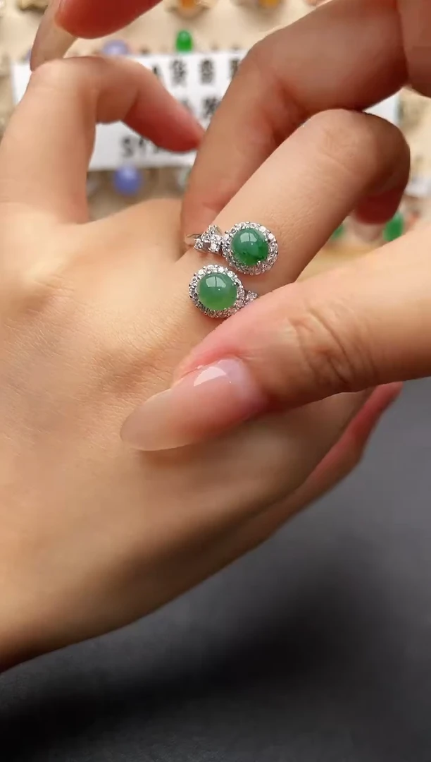 未镶嵌戒指翡翠一物一证一礼盒