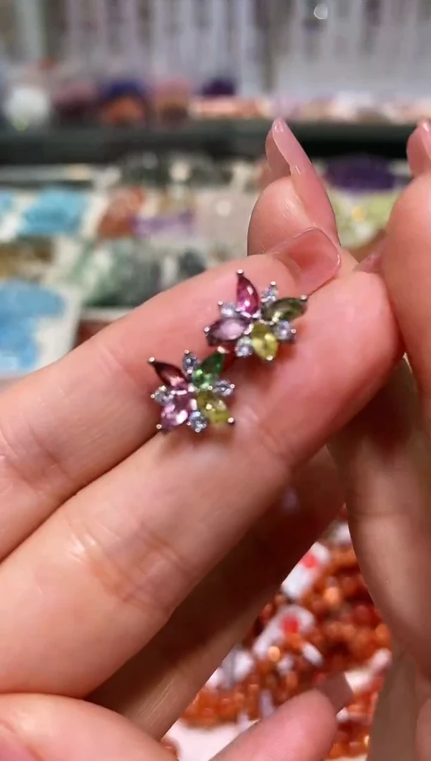 未镶嵌耳饰碧玺多样性发其一