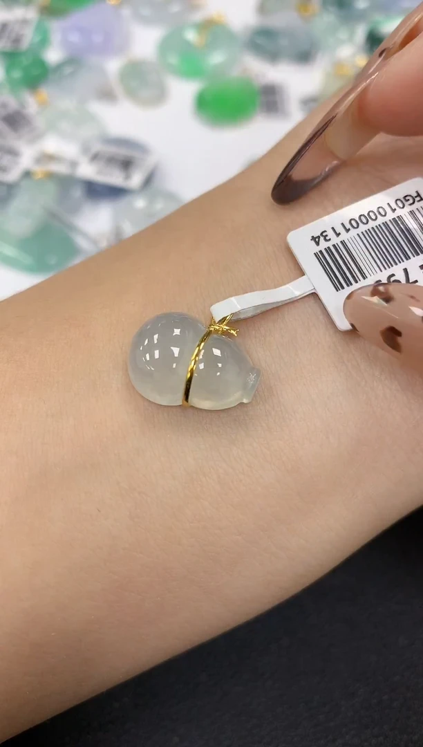 颈饰18K金镶嵌翡翠a货假一赔三支持复检百元上9元证书费自理