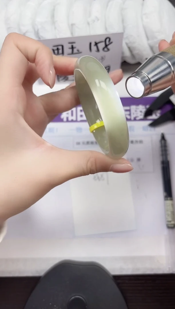 未镶嵌手镯石英质玉D221-56.57