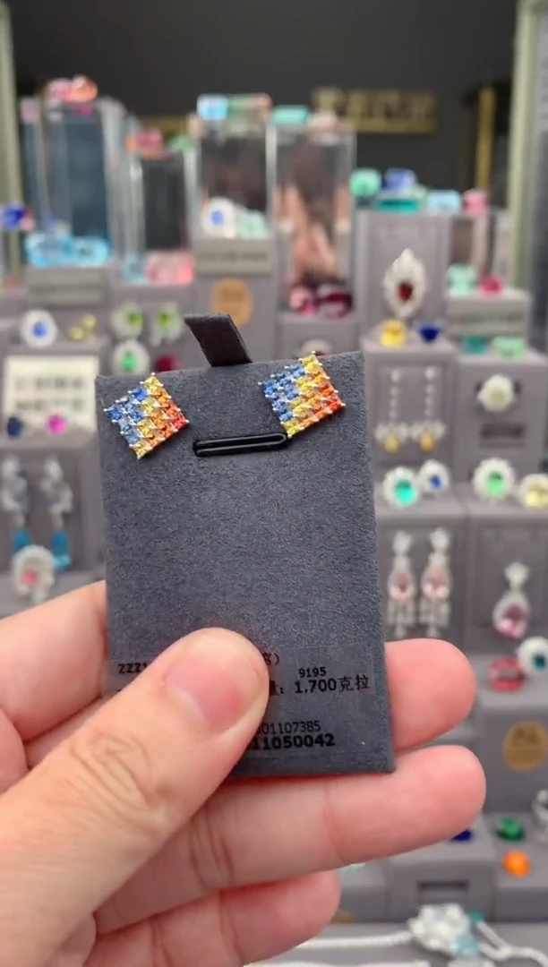 耳饰彩色蓝宝石18K金镶嵌彩蓝宝耳钉定制 bc