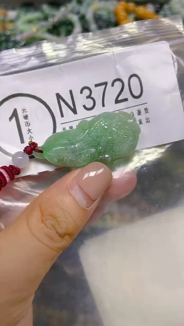 颈饰未镶嵌翡翠/ N /翡翠A货，一件也是批发价