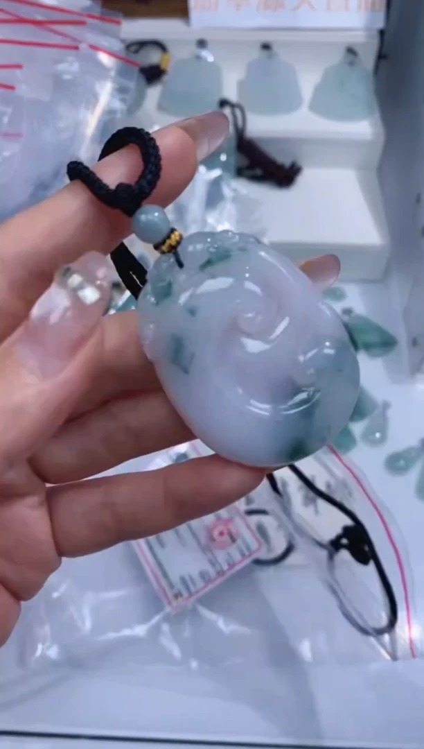 颈饰未镶嵌翡翠吊坠