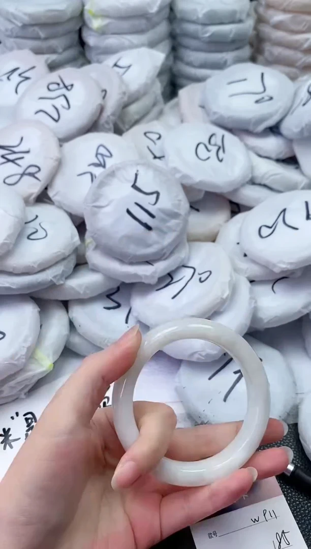 【闪购商品】和田玉手镯未镶嵌W911
