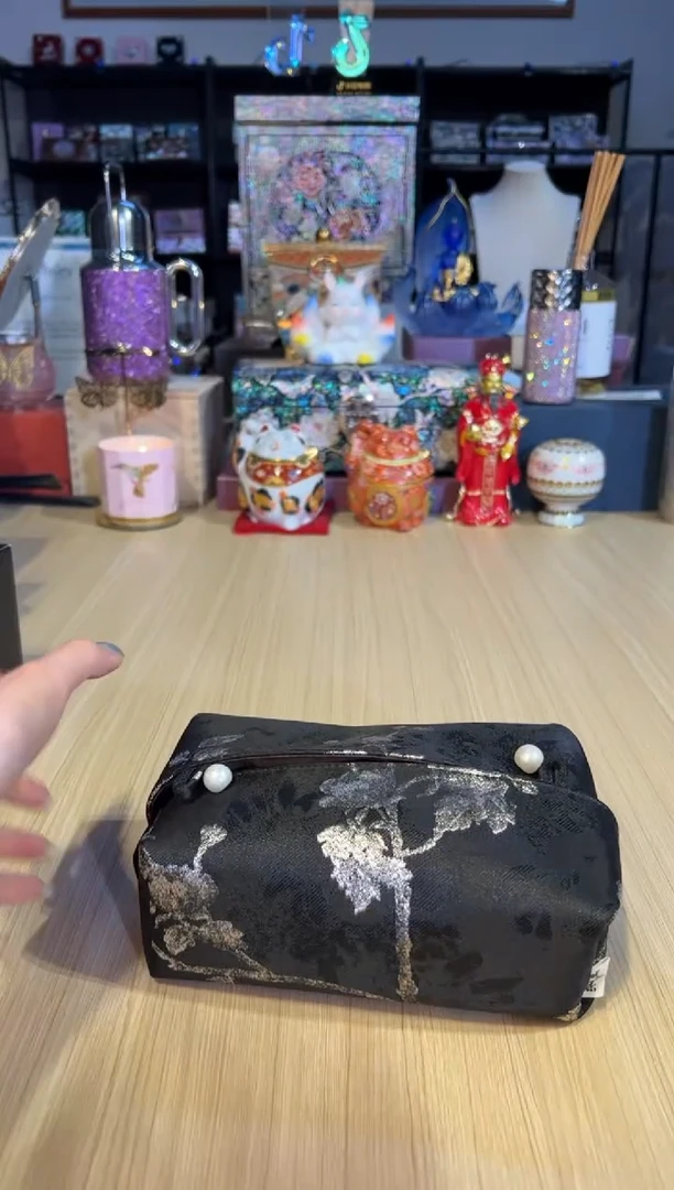 19黑色挂式纸巾包