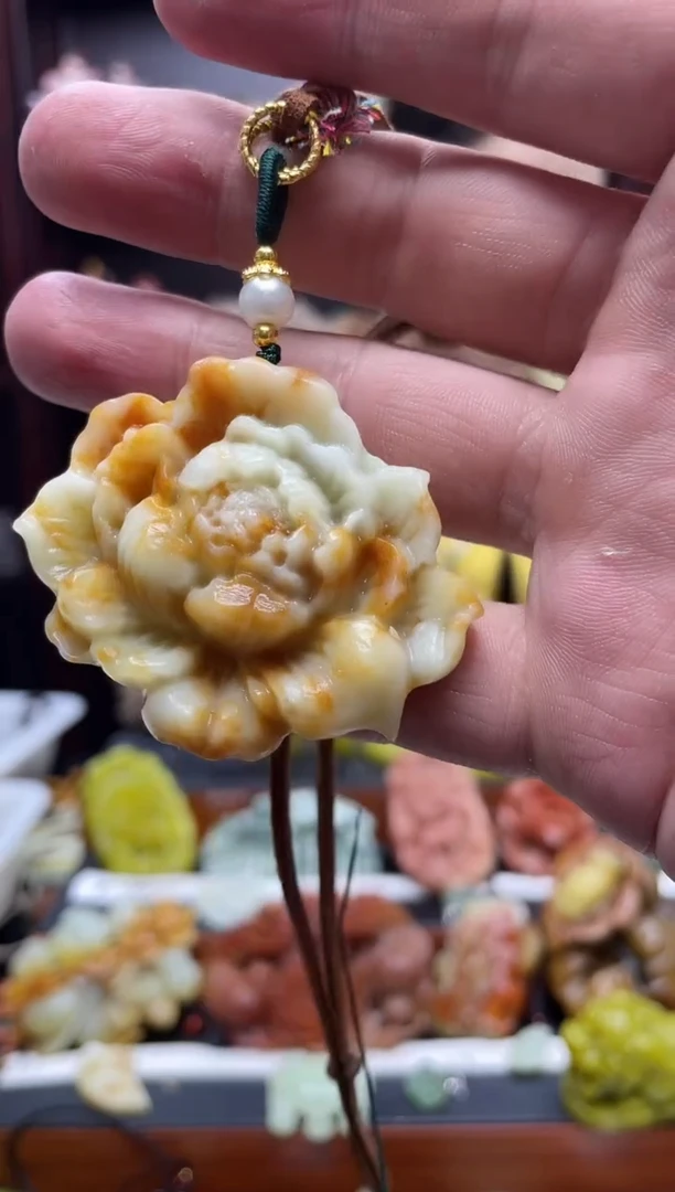 岫玉未镶嵌吊坠·
