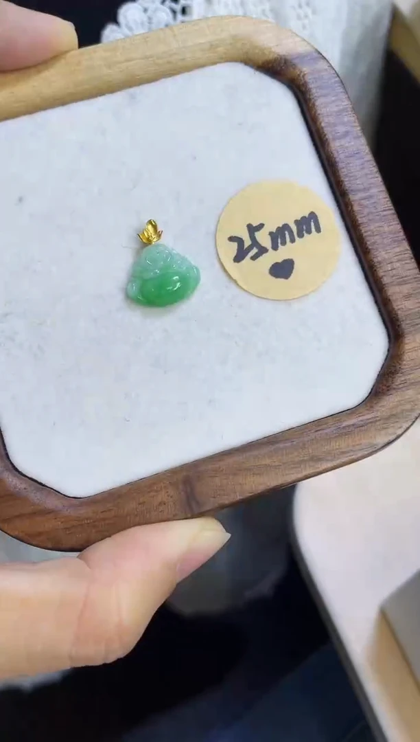 颈饰18K金镶嵌翡翠佛公