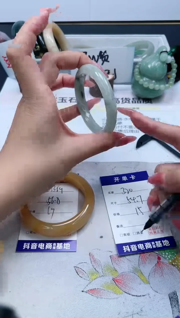 【闪购商品】石英质玉手镯未镶嵌320/54.7