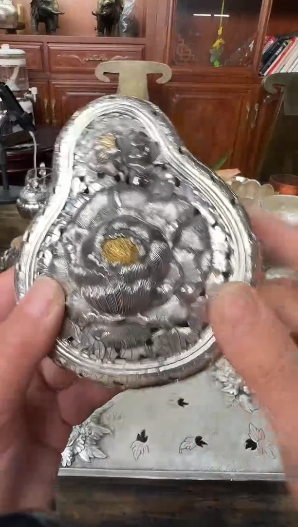 盈*足银精工手工大师錾刻牡丹三足香炉