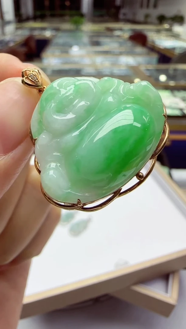 颈饰18K金镶嵌翡翠佛公