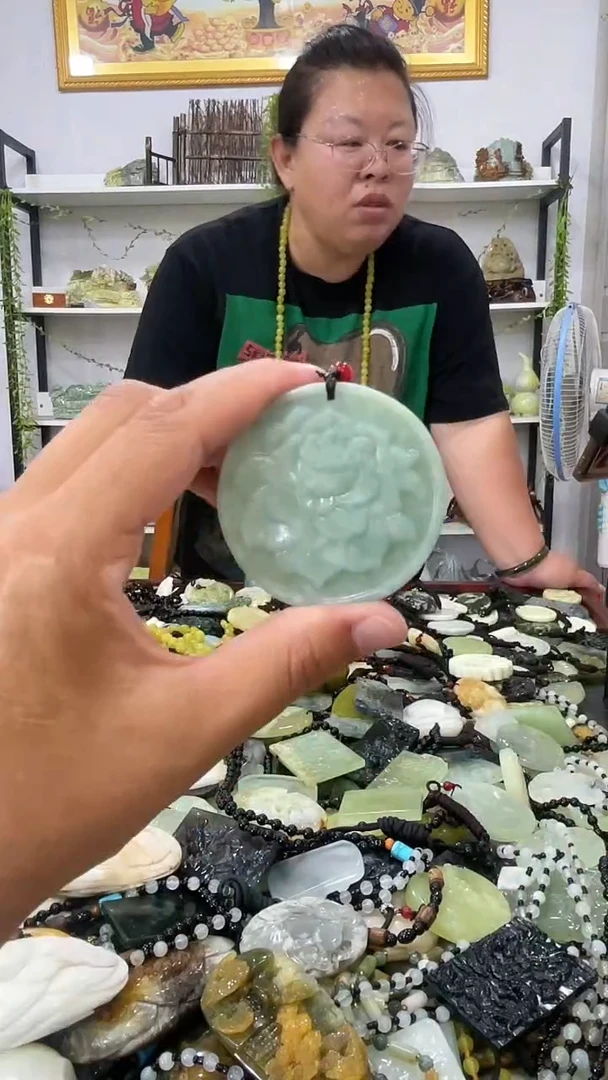 岫玉未镶嵌吊坠