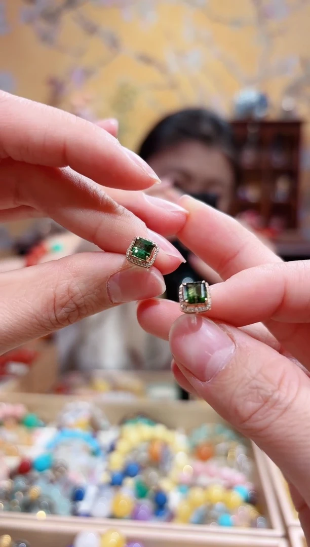 18K金镶嵌耳饰碧玺耳饰