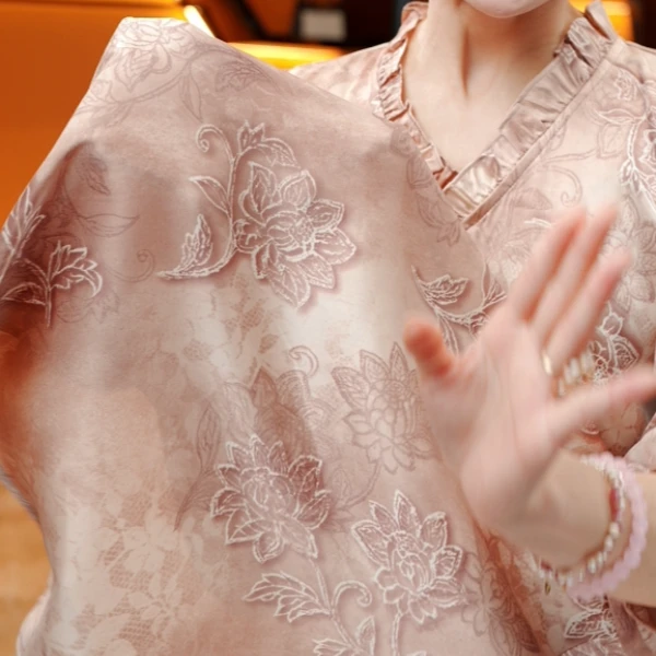 HW-【桃之夭夭】2025年新款连衣裙时尚型减龄显瘦连衣裙