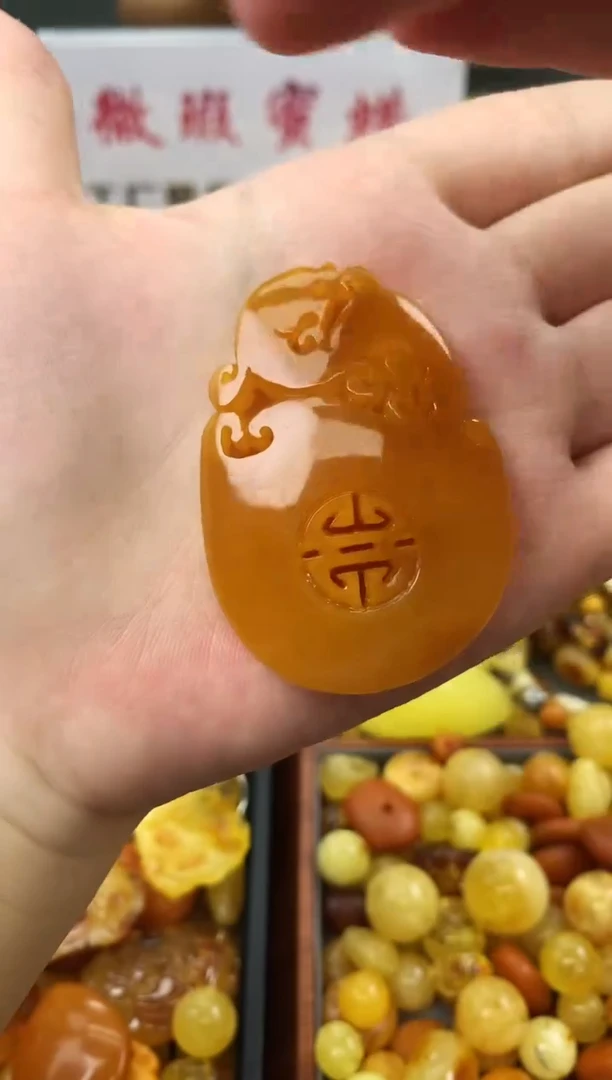未镶嵌琥珀珠宝奇石75