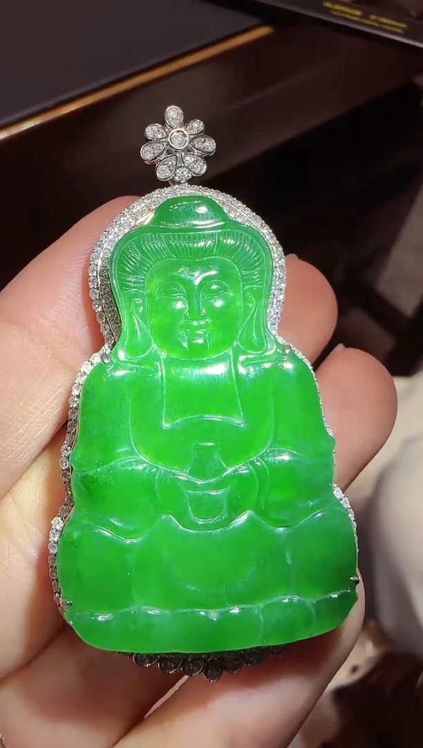 【闪购商品】翡翠颈饰18K金镶嵌观音