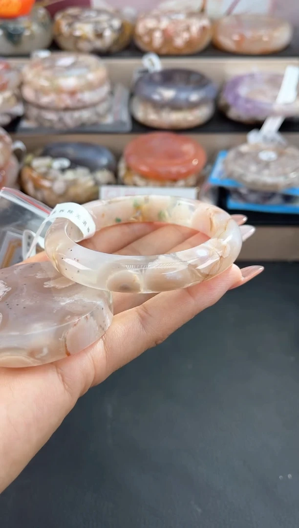 未镶嵌手镯石英质玉55