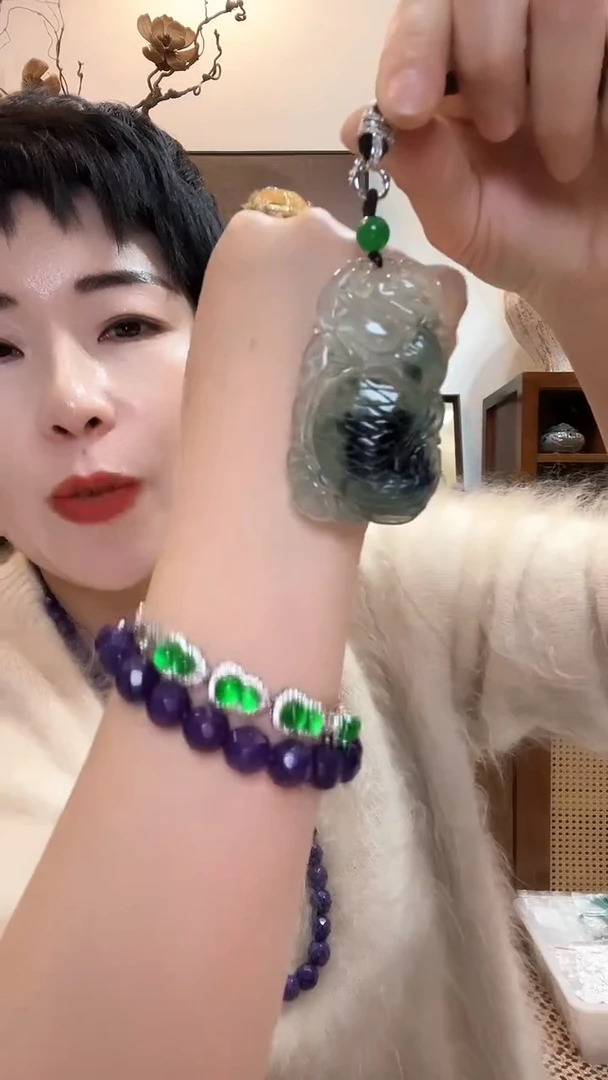 吊坠(赠链)未镶嵌翡翠250