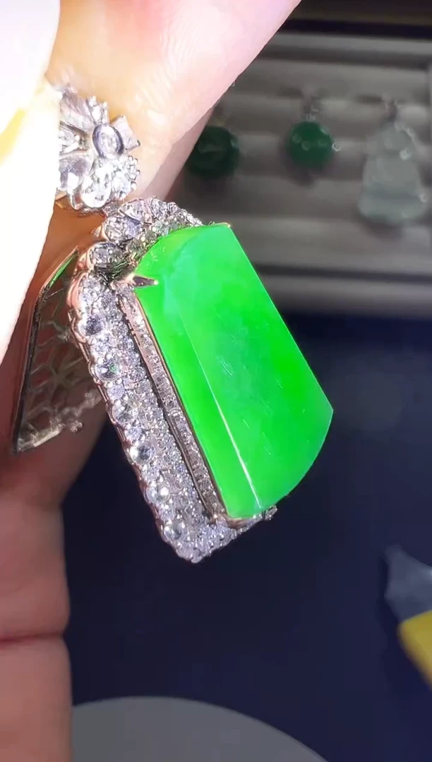 颈饰18K金镶嵌翡翠KXJW1212-060