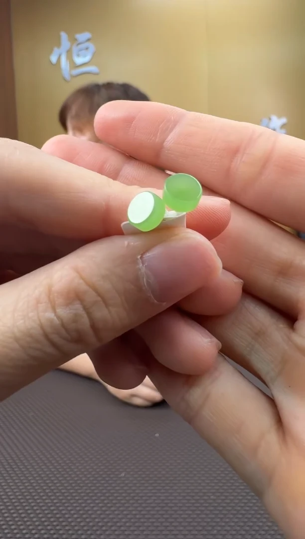 和田玉18K金镶嵌颈饰耳饰一对