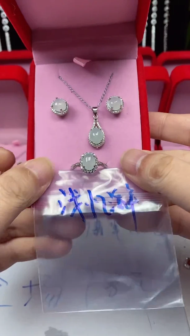 未镶嵌戒指翡翠浅**年翡翠吊坠