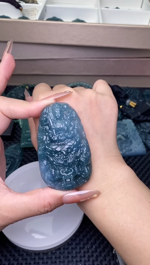 翡翠未镶嵌颈饰