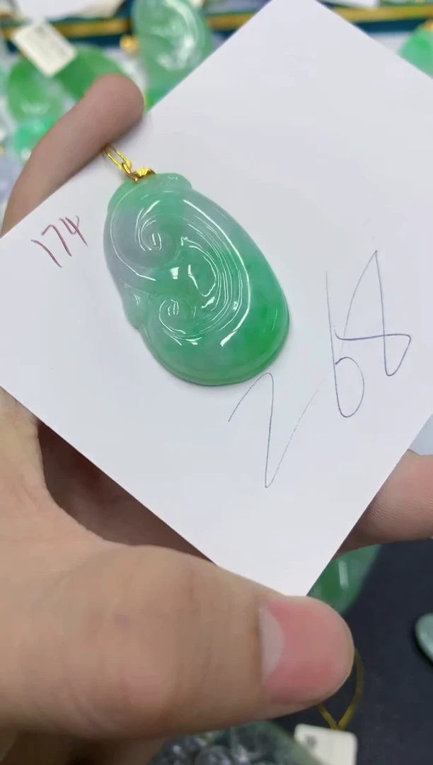 颈饰18K金镶嵌翡翠111111111111