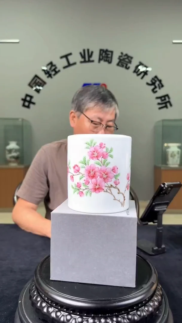 摆件釉上水点桃花笔筒