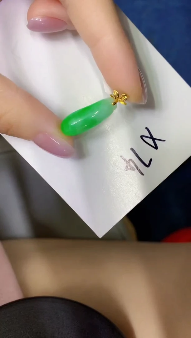 颈饰18K金镶嵌翡翠缅甸天然翡翠A货