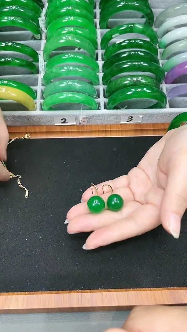 【闪购商品】砖雕s72 冰阳绿龙珠耳钉