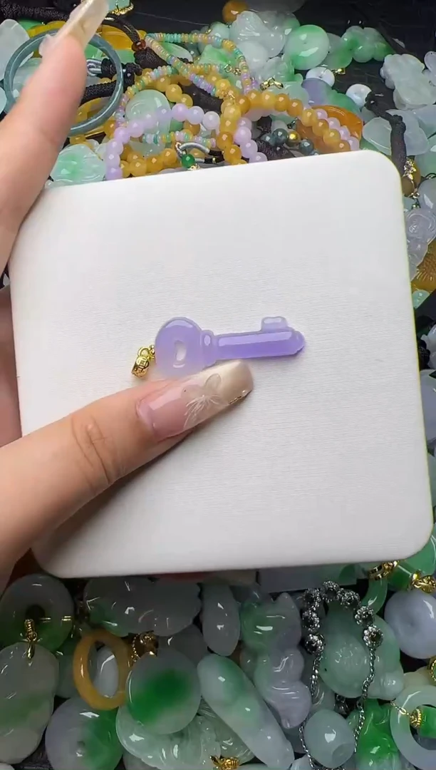 翡翠未镶嵌颈饰天然缅甸翡翠吊坠