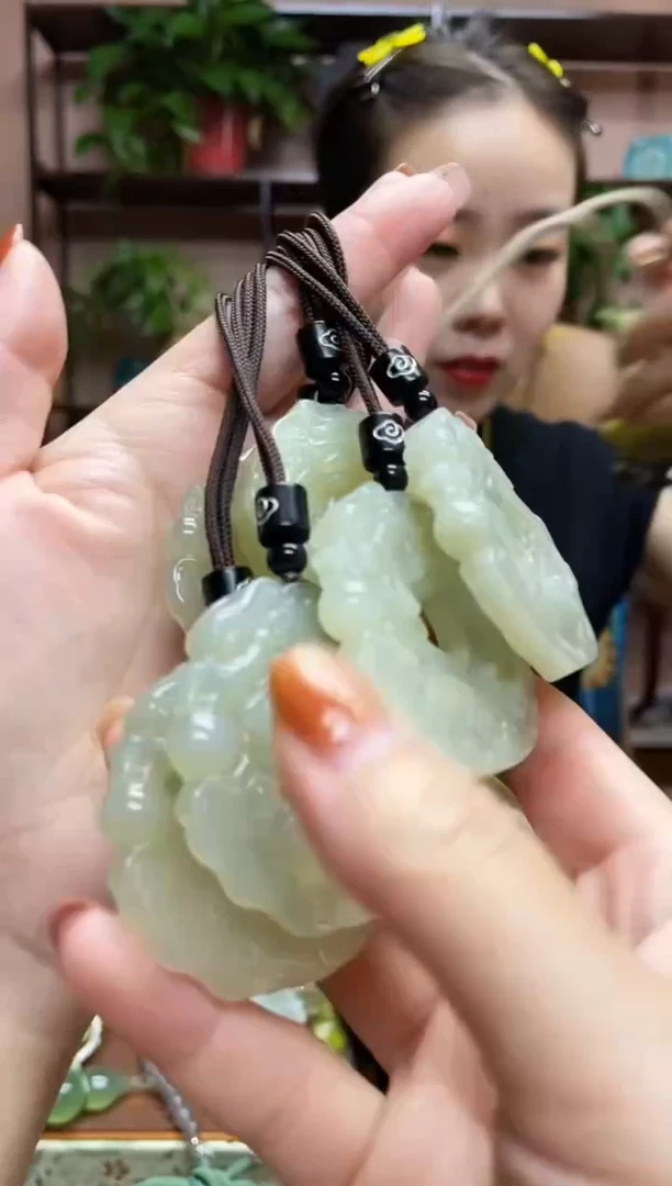 未镶嵌蛇纹石玉颈饰多样性发货发其中之一